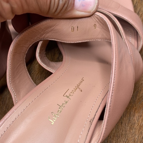 Womens Salvatore ferregamo heel shoes size 9 check them out very nice thanks 🙏 - Picture 9 of 9